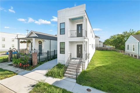 Photo of 2033 Conti Street St, New Orleans, LA 70112 (MLS # NO2551870)