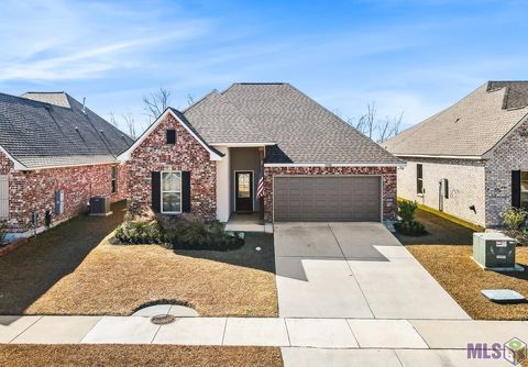 Photo of 11108 Maitland Ave Ave, Baton Rouge, LA 70810 (MLS # BR2026002149)