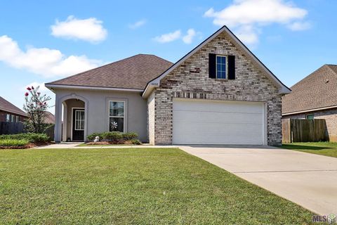 Photo of 14288 Impala Run Ct Ct, Denham Springs, LA 70726 (MLS # BR2026012248)
