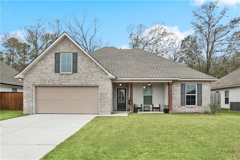 Photo of 41486 Dothan Place Pl, Ponchatoula, LA 70454 (MLS # NO2539183)