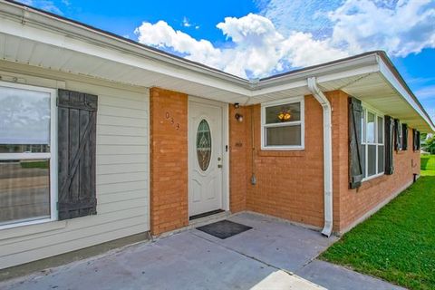 Photo of 1033 Francis Street St, Marrero, LA 70072 (MLS # NO2551716)
