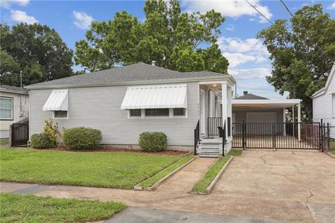 Photo of 2909 Ivy Place, Chalmette, LA 70043 (MLS # NO2566496)