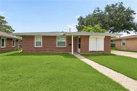 Photo of 4 Gretna Boulevard Blvd, Gretna, LA 70053 (MLS # NO2561236)