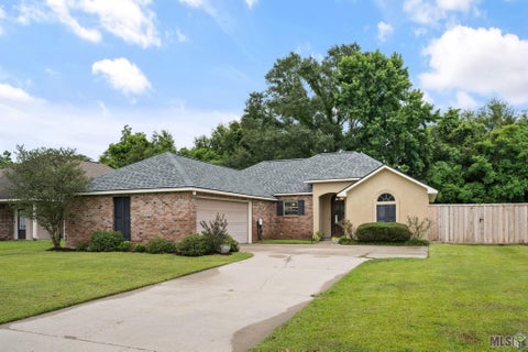 Photo of 16208 Old Samuel Dr Dr, Prairieville, LA 70769 (MLS # BR2026011231)