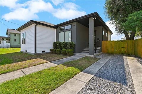 Photo of 3446 Magnolia Street St, New Orleans, LA 70115 (MLS # NO2549576)