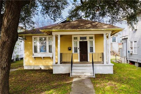 Photo of 4211 S Broad Street St, New Orleans, LA 70125 (MLS # NO2548942)
