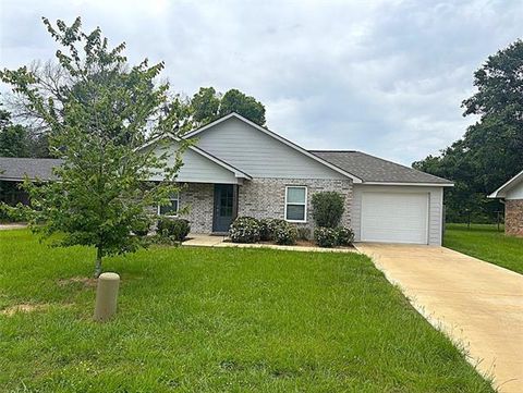 Photo of 202 Unviersity Drive DR, Natchitoches, LA 71457 (MLS # CN2558980)