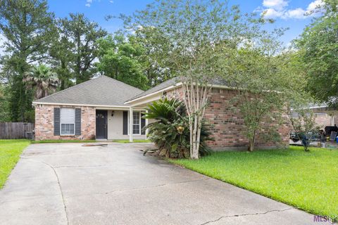 Photo of 17385 Deer Lake Ave Ave, Baton Rouge, LA 70816 (MLS # BR2026009998)