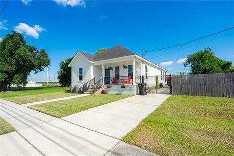 Photo of 2009 Center Street, Arabi, LA 70032 (MLS # NO2542684)