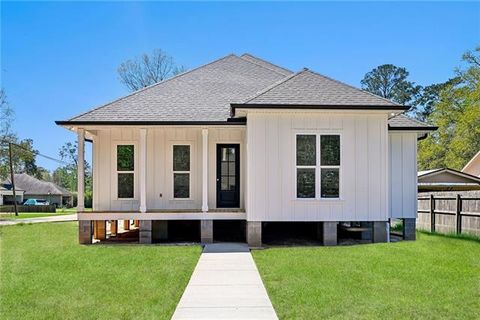 Photo of 1804 Destin Street St, Mandeville, LA 70448 (MLS # NO2547570)