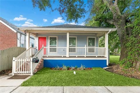 Photo of 9012 Hickory Street St, New Orleans, LA 70118 (MLS # NO2551217)