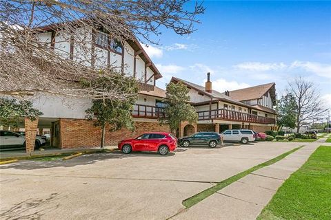 Photo of 2305 Cleary Avenue Ave #214, Metairie, LA 70001 (MLS # NO2546868)