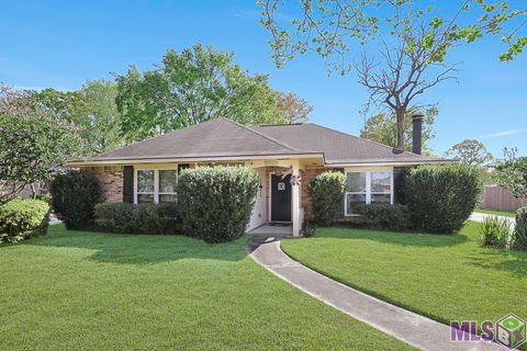 Photo of 1925 W Marsden Pl Pl, Baton Rouge, LA 70816 (MLS # BR2026005013)