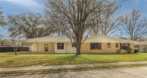 Photo of 5619 W Circle Drive Dr, Alexandria, LA 71301 (MLS # CN2544597)