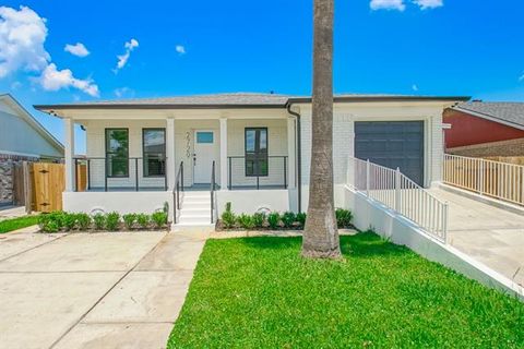 Photo of 2729 Fairfield Avenue Ave, Gretna, LA 70056 (MLS # NO2558046)