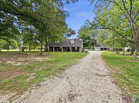Photo of 10000 Spur Rd Rd, Denham Springs, LA 70726 (MLS # BR2026007756)