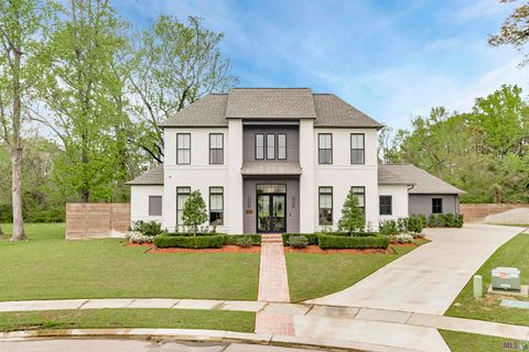 Photo of 8126 Oakridge Dr Dr, Baton Rouge, LA 70810 (MLS # BR2026005113)