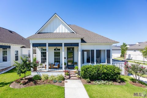 Photo of 14006 Mullins Way Way, Baton Rouge, LA 70817 (MLS # BR2026009281)
