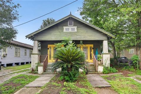 Photo of 2550 Wisteria Street St, New Orleans, LA 70122 (MLS # NO2564824)