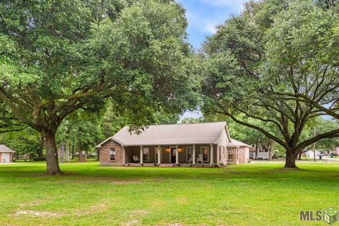Photo of 12847 Pleasant Ridge Dr, Walker, LA 70785 (MLS # BR2026008483)