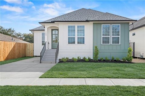 Photo of 705 Blanche Street St, Metairie, LA 70003 (MLS # NO2543188)