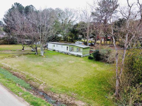 Photo of 35607 Bonnebell Dr Dr, Denham Springs, LA 70706 (MLS # BR2026001885)