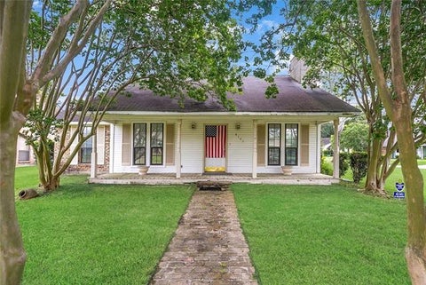 Photo of 4141 Country Hill Drive DR, Baton Rouge, LA 70816 (MLS # NO2562640)