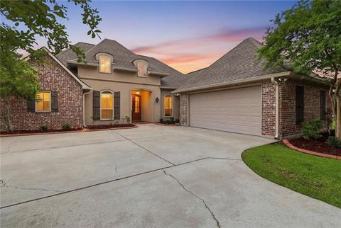 Photo of 708 Rue Bourdeaux, Covington, LA 70433 (MLS # NO2555744)