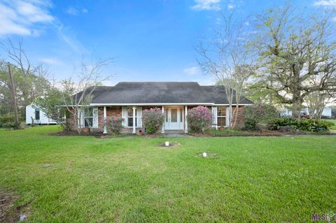 Photo of 17424 Wirth Place Rd, Prairieville, LA 70769 (MLS # BR2026004654)