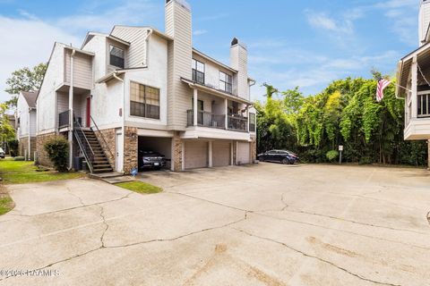 Photo of 1304 E Bayou Parkway #Apt 6c, Lafayette, LA 70508 (MLS # 2600003102)
