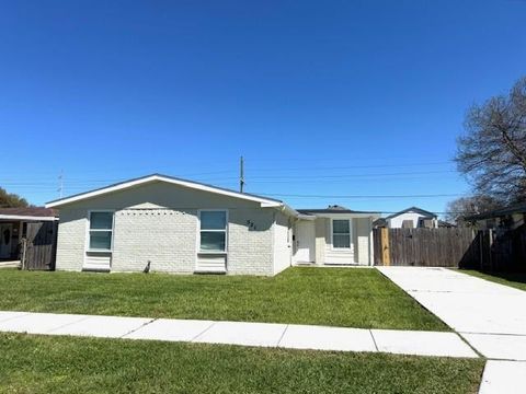 Photo of 521 Willowbrook Drive Dr, Gretna, LA 70056 (MLS # NO2547877)