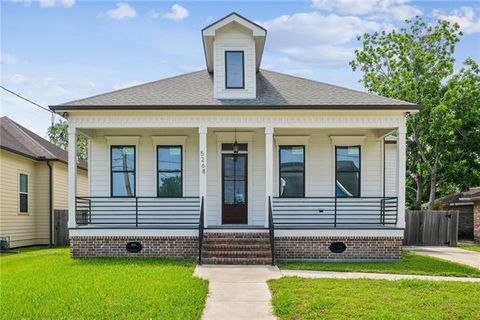Photo of 5268 Warrington Drive DR, New Orleans, LA 70122 (MLS # NO2555192)