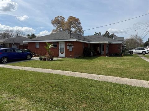 Photo of 422 Lake Avenue Ave #A, Metairie, LA 70005 (MLS # NO2544999)