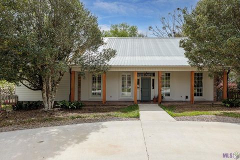 Photo of 12565 Dogwood Rd Rd, St. Francisville, LA 70775 (MLS # BR2026004827)