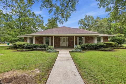 Photo of 19016 Wildoak Lane LN, Ponchatoula, LA 70454 (MLS # NO2559178)