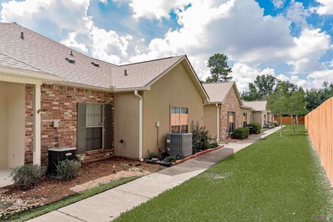 Photo of 11510 Southfork Ave Ave #34, Baton Rouge, LA 70816 (MLS # BR2026002797)