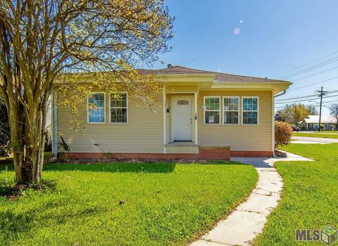 Photo of 1221 Tetreau St St, Thibodaux, LA 70301 (MLS # BY2026004964)