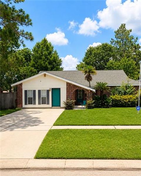 Photo of 402 Longleaf Drive Dr, Slidell, LA 70458 (MLS # NO2560564)