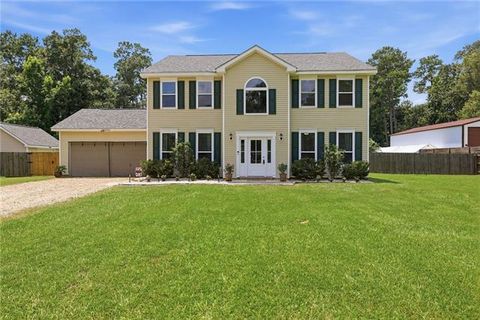Photo of 39261 Esterbrook Acres Drive Dr, Ponchatoula, LA 70454 (MLS # NO2565029)