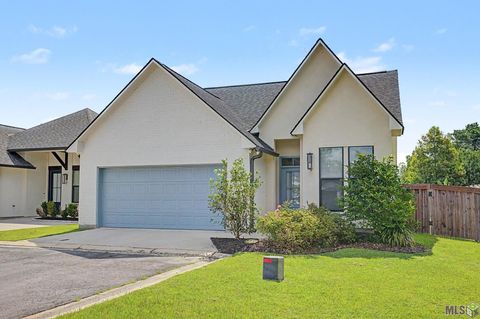 Photo of 3861 Villa Michel Dr Dr, Baton Rouge, LA 70817 (MLS # BR2026011954)