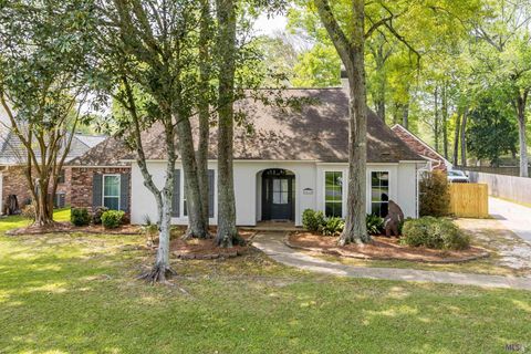 Photo of 6022 Grand Coteau Dr Dr, Baton Rouge, LA 70817 (MLS # BR2026005501)