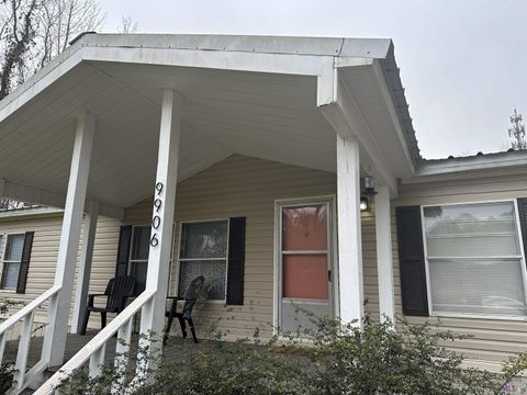 Photo of 9906 Ponder Ln Ln, Denham Springs, LA 70706 (MLS # BR2026002075)