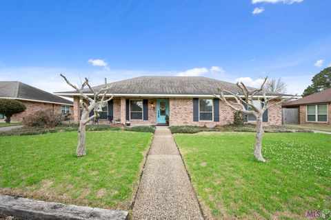 Photo of 4920 Woodlyn Dr Dr, Baton Rouge, LA 70816 (MLS # BR2026004591)