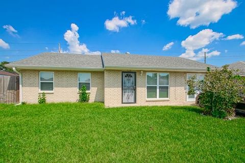 Photo of 3008 Mount Kennedy Drive Dr, Marrero, LA 70072 (MLS # NO2549706)