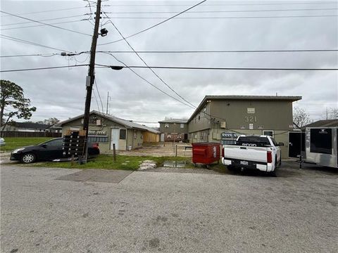 Photo of 321-325 S Bengal Road Rd, River Ridge, LA 70123 (MLS # NO2547424)