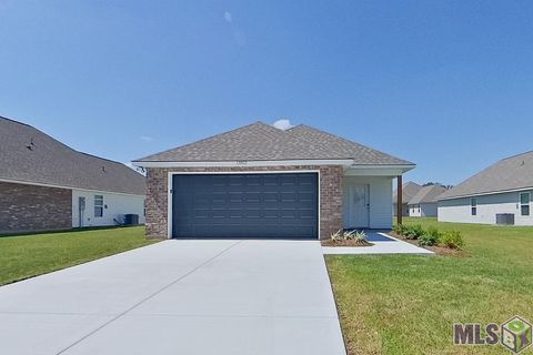 Photo of 13802 Pinyon Dr Dr, Denham Springs, LA 70726 (MLS # BR2026003560)