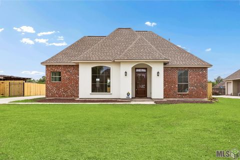 Photo of 9066 Willow Point Dr, Denham Springs, LA 70726 (MLS # BR2026006913)