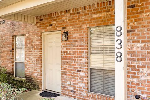 Photo of 838 Meadow Bend Dr Dr #C, Baton Rouge, LA 70820 (MLS # BR2026003188)
