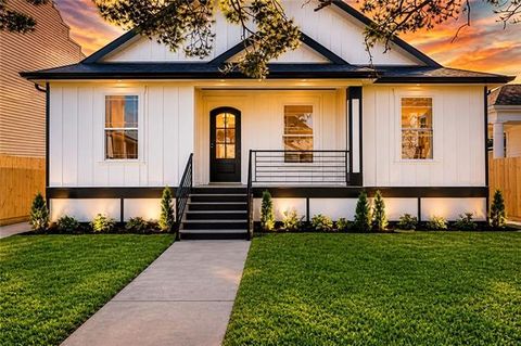 Photo of 1342 Granada Drive Dr, New Orleans, LA 70122 (MLS # NO2556763)