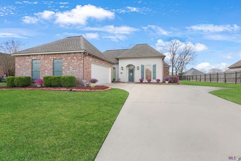 Photo of 6081 Sandy Creek Ln Ln, Zachary, LA 70791 (MLS # BR2026004119)